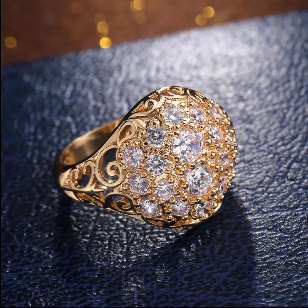 New Women’s Yellow Gold Sapphire Ring 💍 - Picture 3 of 5